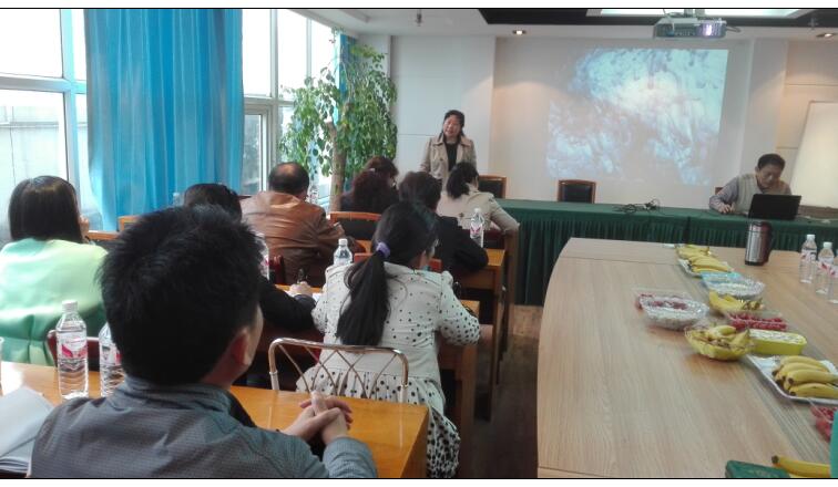 副所长谢婧在《社会需要什么样的学生》的讲座